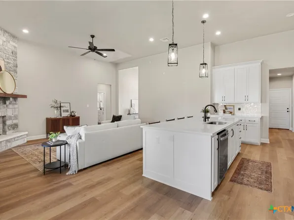 11006 Eagle Walk Blvd, Salado, TX 76571