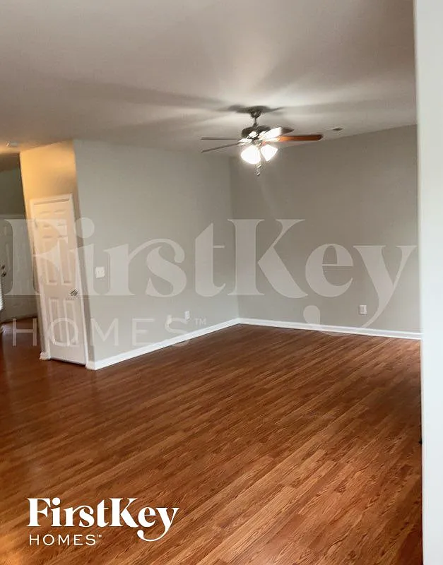 3 bed, 2.5 bath, 1890 sqft, $2,945 — Photo 3