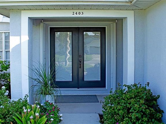 4th image of 2403 SW 53rd Ter