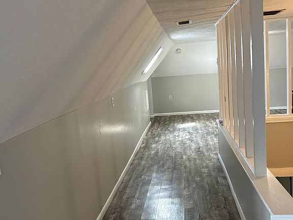 5th image of 38 Baldwin Ave #9