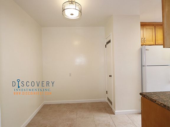 4th image of 101 17th St APT 4