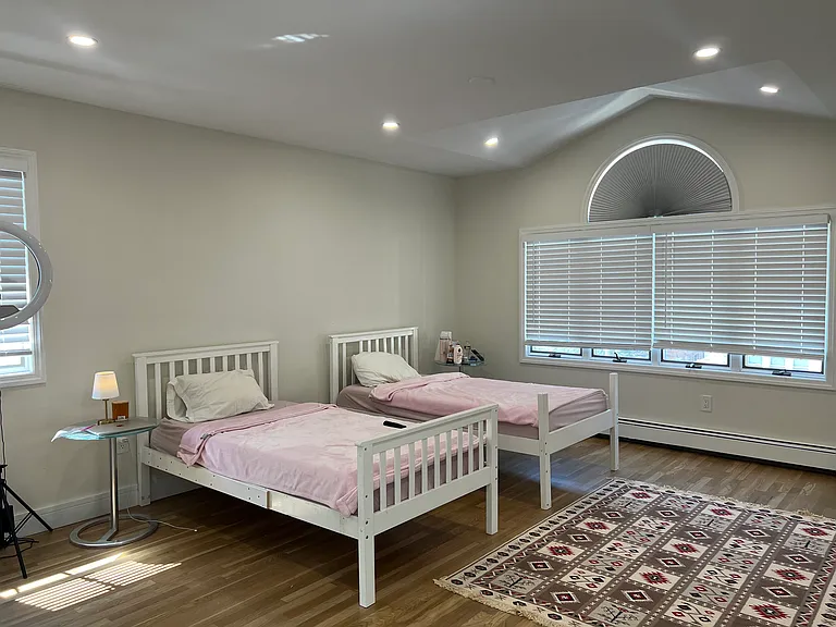 289 Knox Ave #1 — Photo 11