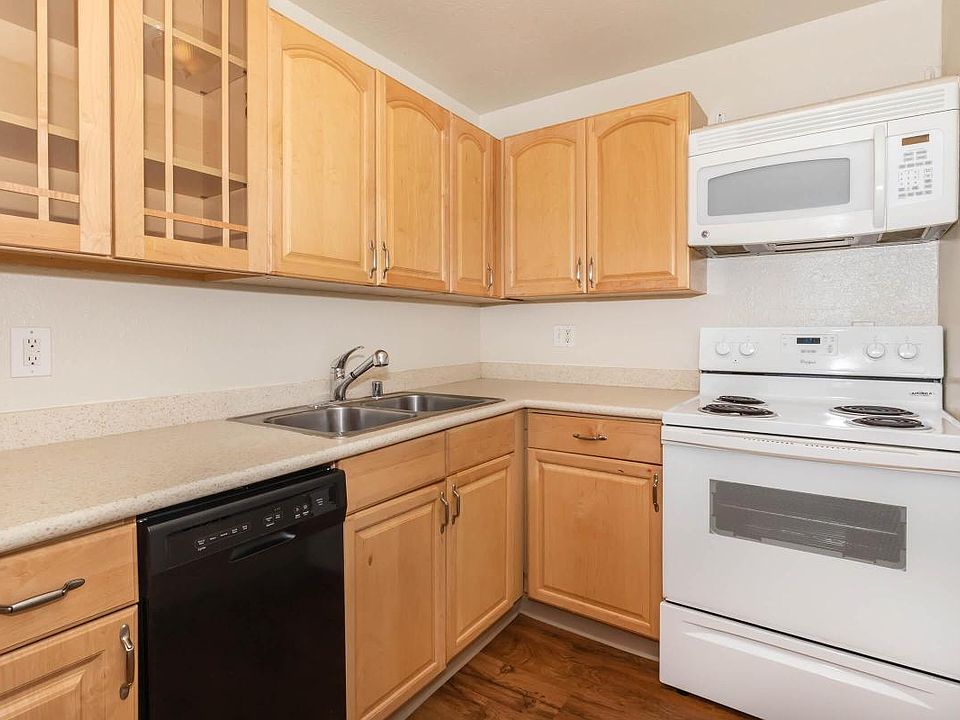 1st image of 5644 University Way NE #Sj59zvmbd