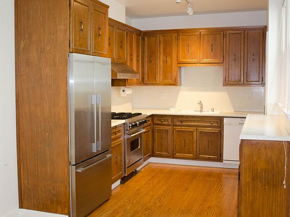 3rd image of 2363 Greenwich St