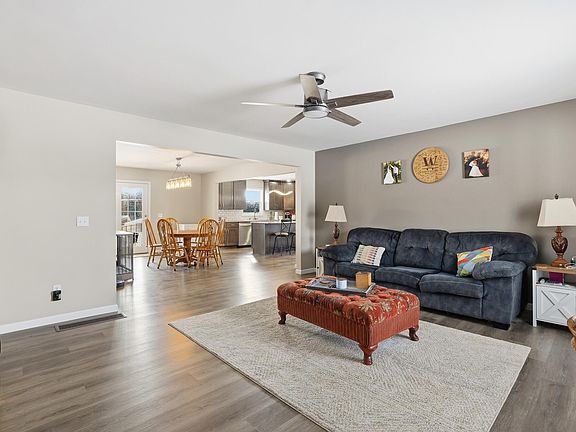 4th image of 370 Longview St