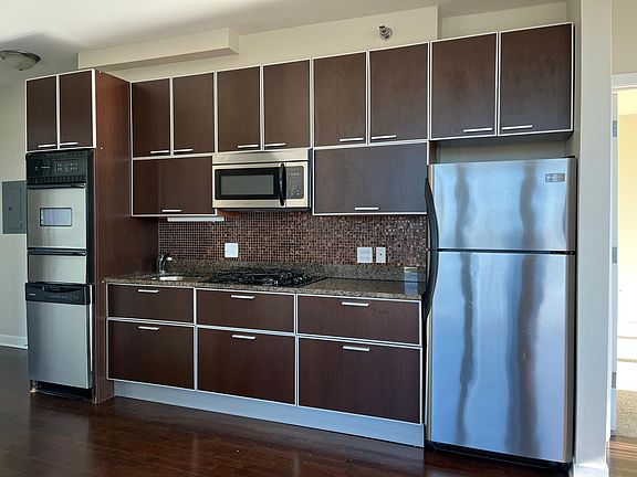 4th image of 310 N Jefferson St #706