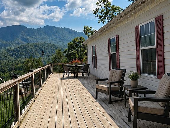 4th image of 738 Autumns Peak Way