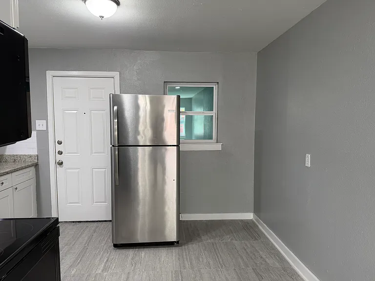 2502 Normont Cir — Photo 4