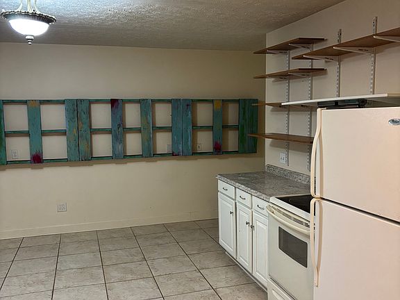 4th image of 122 Cuyler St #2