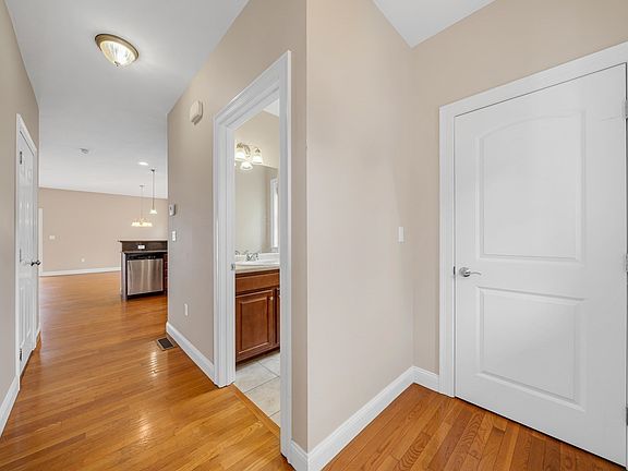 5th image of 21 County St #B
