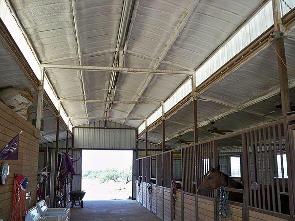 retractable roof /stable 