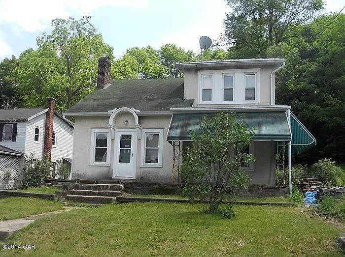 208 W Main St photo 1