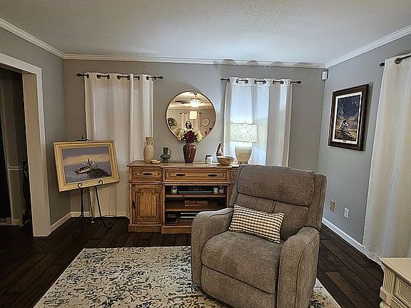 5th image of 1124 Hawthorne Dr