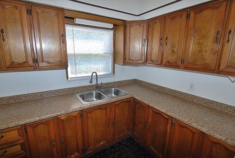 5th image of 612 Molino Ave
