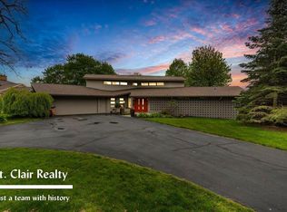 560 N Riverside Ave, Saint Clair, MI 48079
