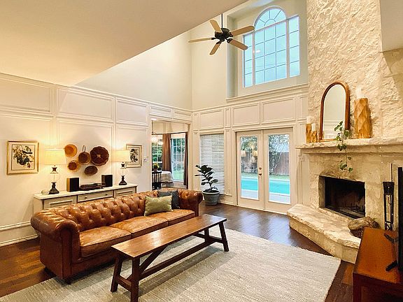 3rd image of 224 Oak Knoll Cir