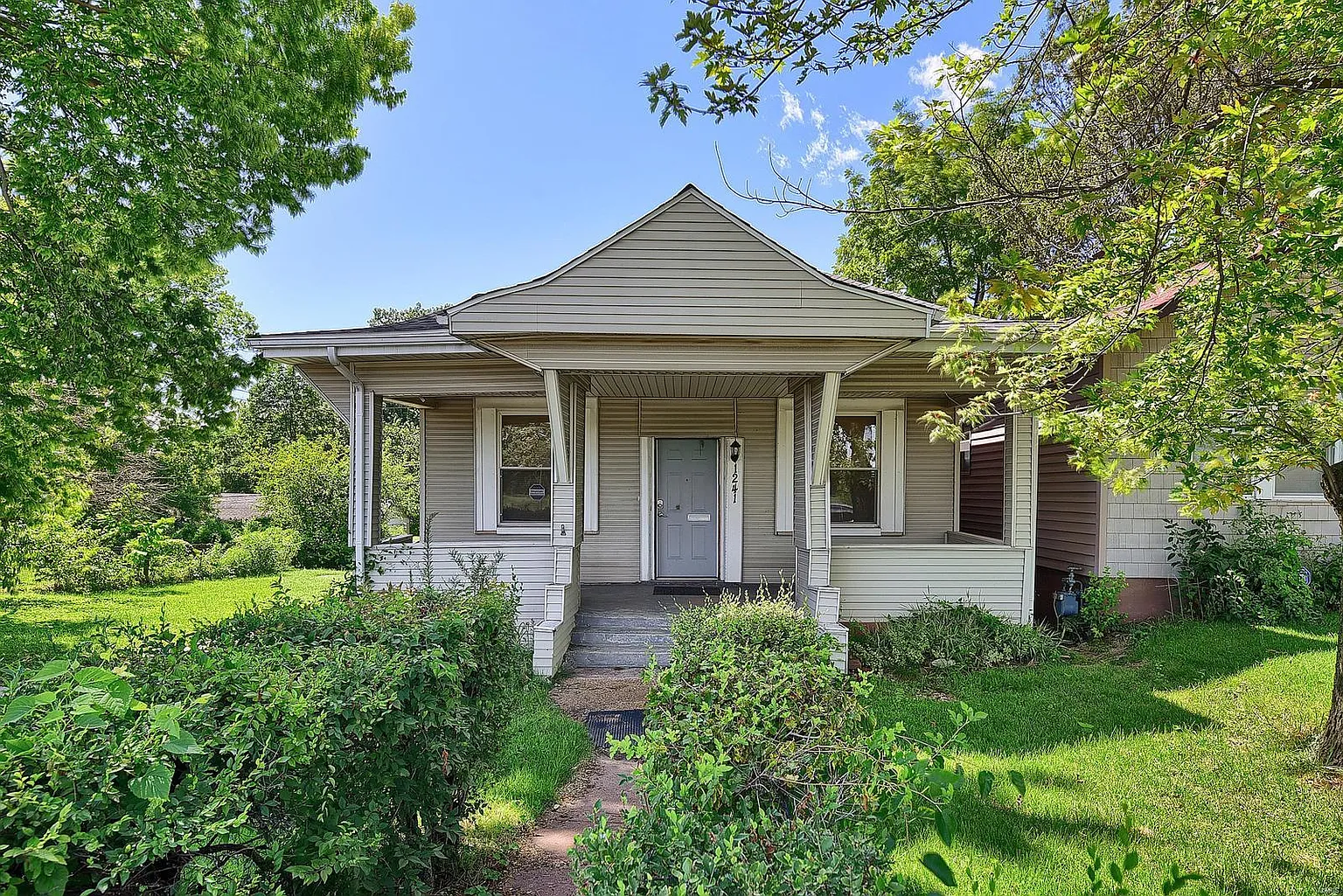 1241 Sutter Ave photo 1