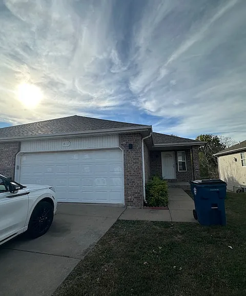 817 Pinhook Dr — Photo 1