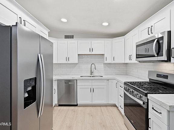 5th image of 140 W SARAGOSA Street