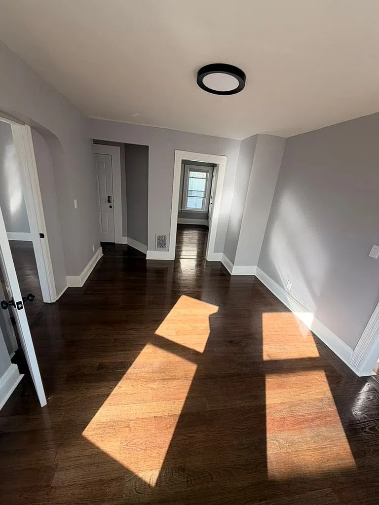 3 bed, 1050 sqft, $2,000 — Photo 2