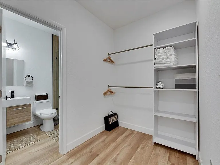1021 E 25th Ave — Photo 15