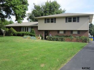 2055 Greenbriar Rd, York, PA 17404