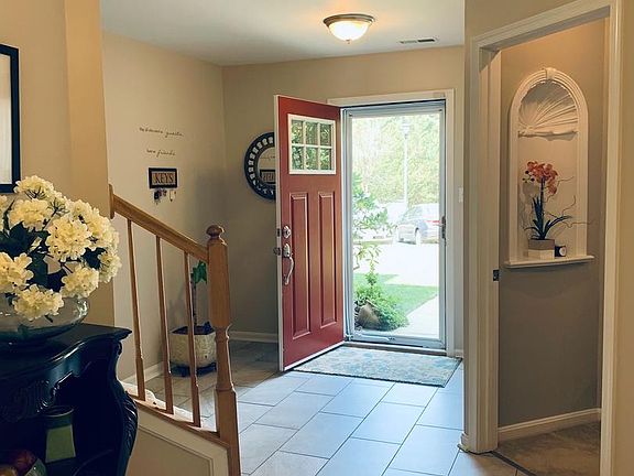 2nd image of 8001 Brookmead Ct