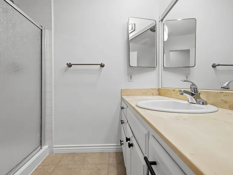 124 N Clark Dr #107 — Photo 19