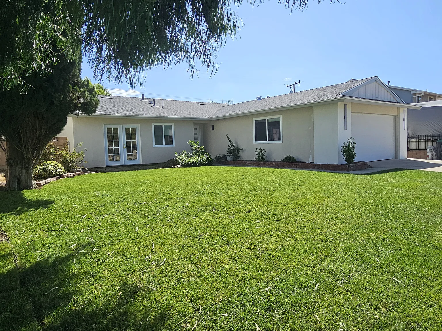 3 bed, 1205 sqft, $3,800 — Photo 1