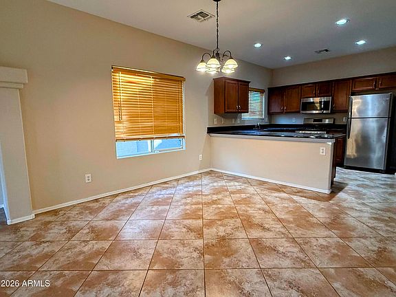 4th image of 805 W SUNSET Drive