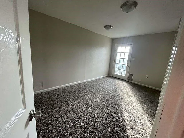 605 S Main St #25 — Photo 12