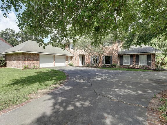 3rd image of 301 Lakeside Dr
