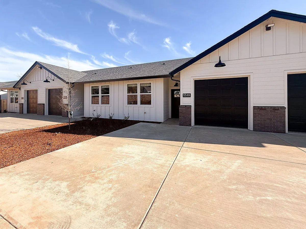 Building Photo - 5534-5564 Skyline Rd S