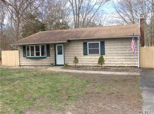 82 Wellington Rd, Middle Island, NY 11953