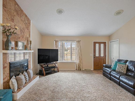 5th image of 4487 Glen Hollow Dr