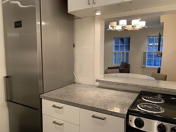 5th image of 9 Jane St APT 2