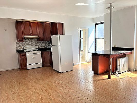 1st image of 105 Henry St APT 11
