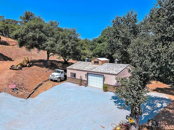 3rd image of 415 Carpenteria