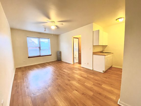 3rd image of 4031 N Kenmore Ave APT 310