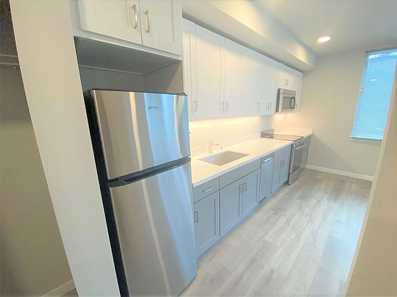3rd image of 5521 15th Ave NE #304