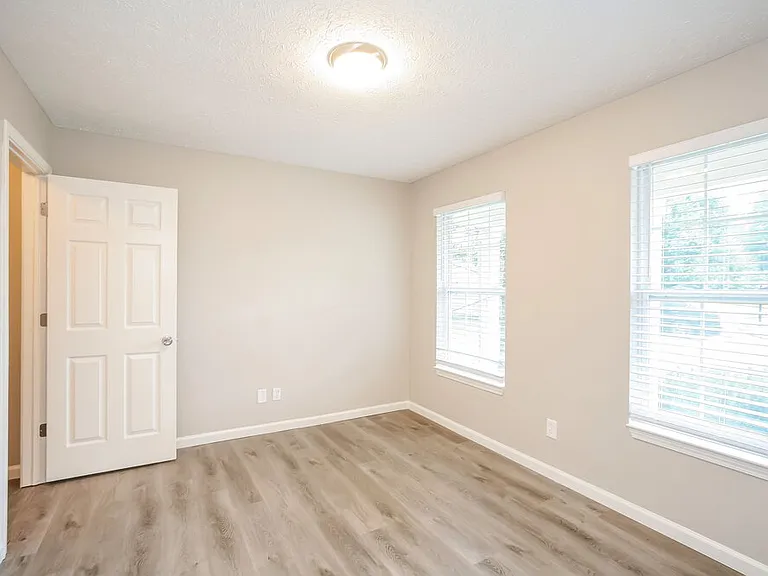 10607 Pickens Ct — Photo 13