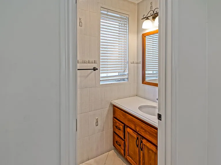 15624 Sombra Ave — Photo 10