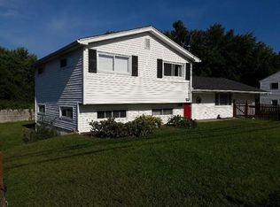 487 Gardners Neck Rd, Swansea, MA 02777