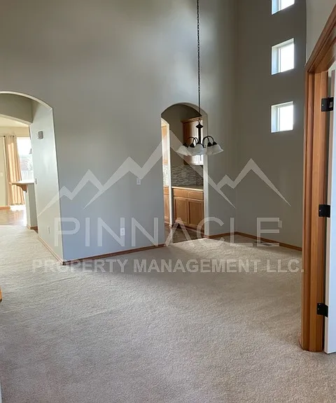 1808 W Clearview Dr — Photo 3