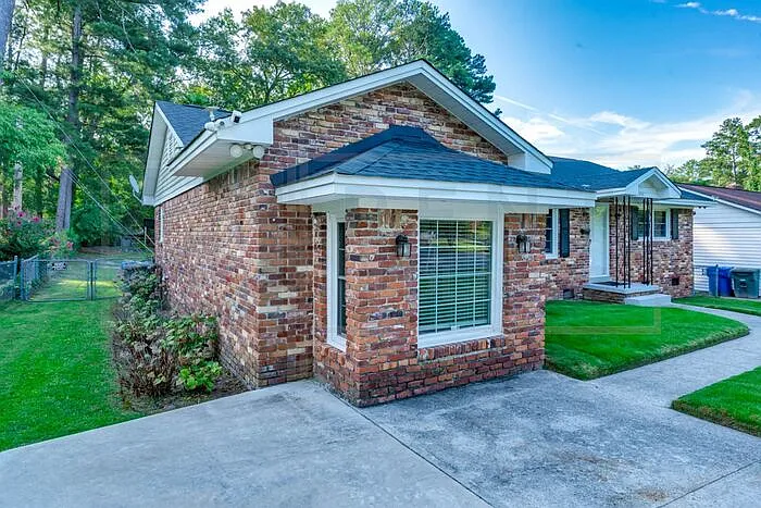 3 bed, 1.0 bath, 1548 sqft, $1,875 — Photo 3