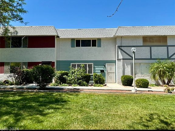 2nd image of 223 Greenbriar Townhouse Way #Townhouse