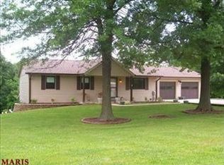 879 Camelot Acres Dr, Villa Ridge, MO 63089