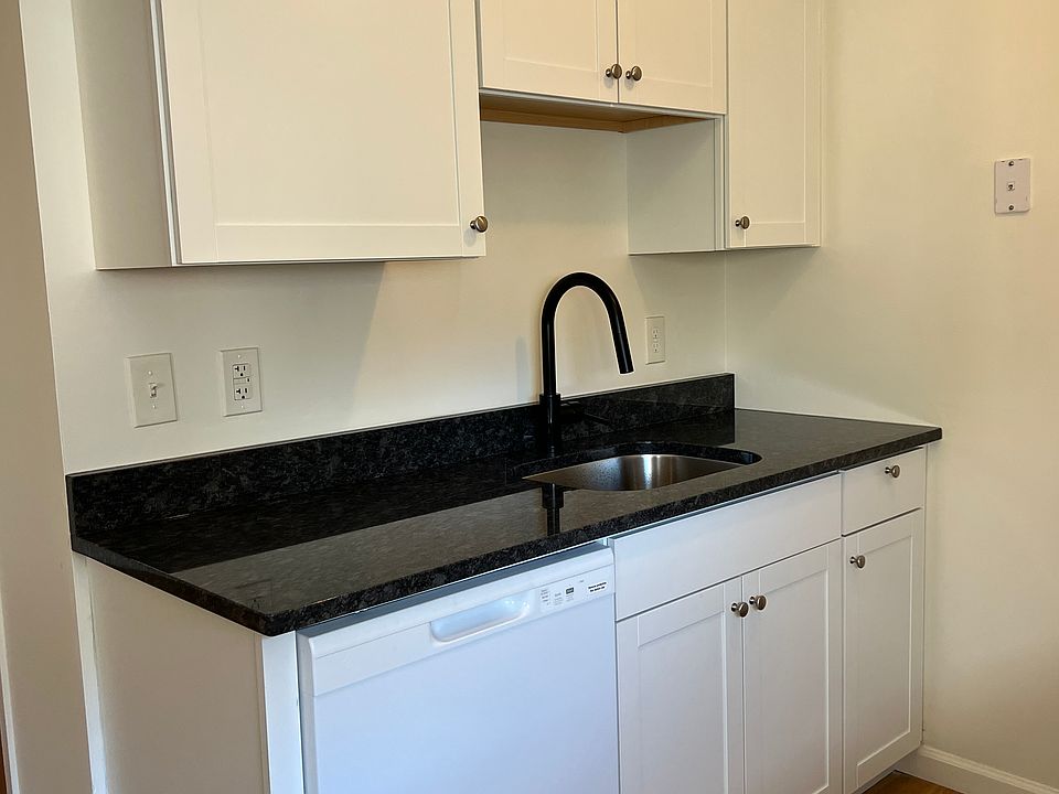 Kitchen with dishwasher