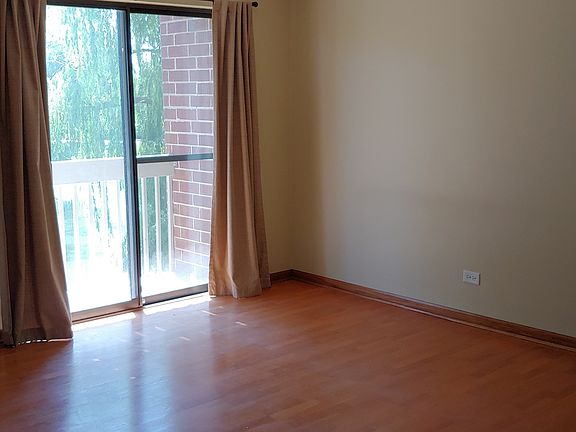 2nd image of 920 N Lakeside Dr APT 2A