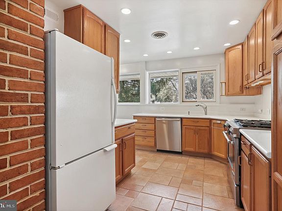 5th image of 10201 Farnham Dr